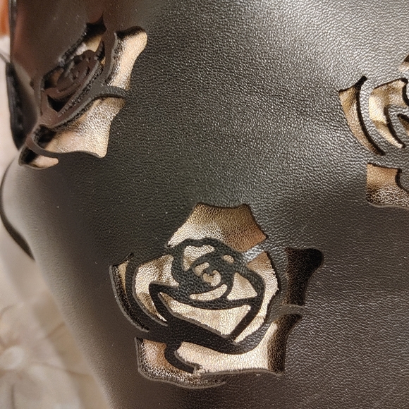 Tahari Tote - Picture 8 of 10